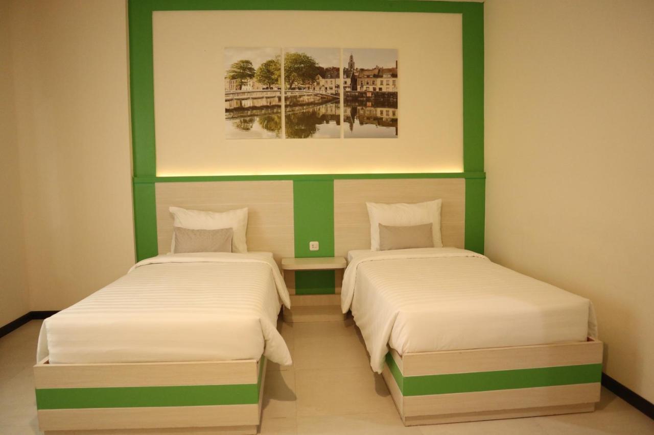 D'Carol Hotel Surabaya Eksteriør billede
