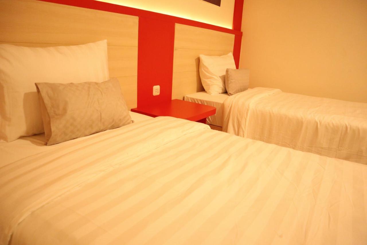 D'Carol Hotel Surabaya Eksteriør billede